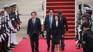 Japanese PM arrives in South Korea for landmark summit