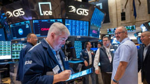 Wall Street clôture en hausse, records pour le Dow Jones et le S&P 500