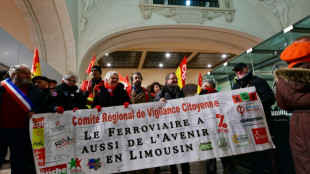 Manifestation en gare de Limoges contre la dégradation de la ligne SNCF reliant Paris