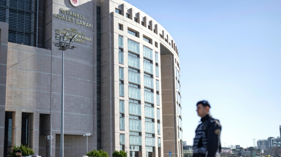 Attaque "terroriste" contre le palais de justice d'Istanbul: trois morts dont les deux assaillants