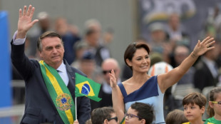 Les sondages "mentent" dit Bolsonaro lors d'une fête nationale sous tension