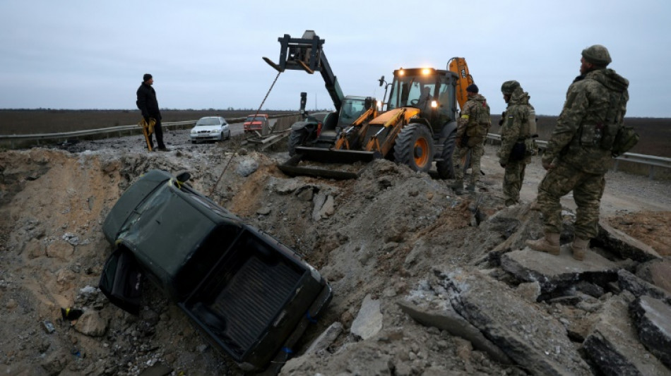 Ukraine: Zelensky accuse les Russes "d'atrocités" à Kherson