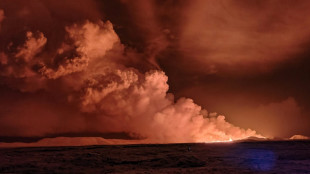 Volcán hace erupción cerca de la capital islandesa de Reikiavik