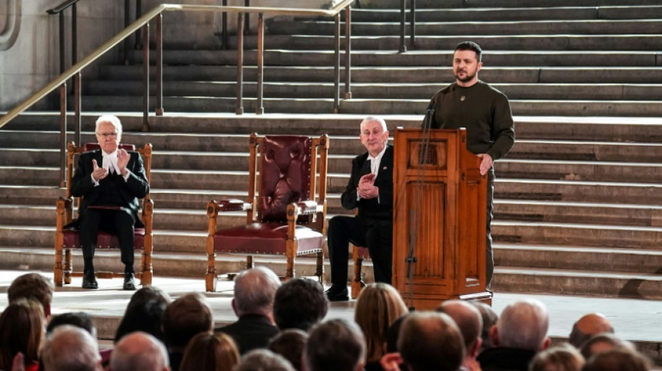 A Paris après Londres, Zelensky réclame des avions au "plus tôt"