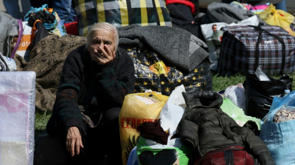 Avant l'exil, les Arméniens du Nagorny Karabakh jettent leur passé au feu