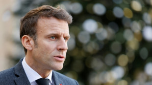 Macron dévoile son plan pour un système de santé qui s'enfonce dans la crise