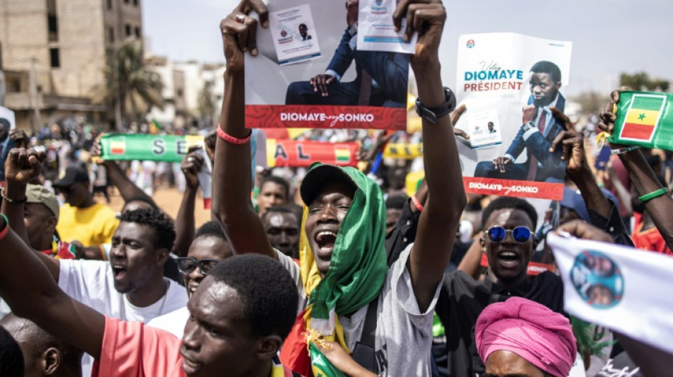 Des centaines de Sénégalais manifestent pour une présidentielle sans délai 