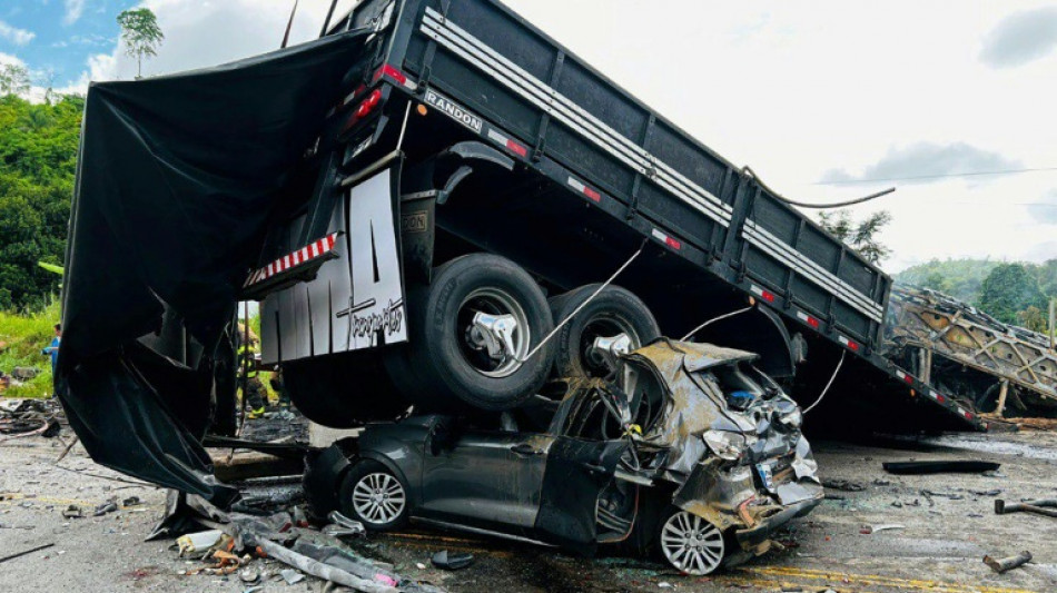 Al menos 38 muertos en un accidente de ómnibus en Brasil