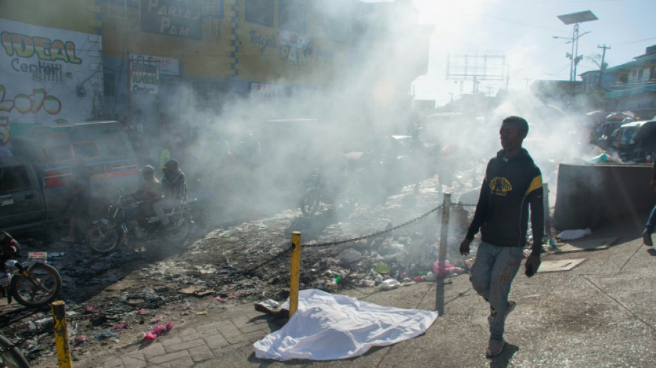 Quatorze corps retrouvés près de Port-au-Prince, les Haïtiens attendent toujours de nouvelles autorités