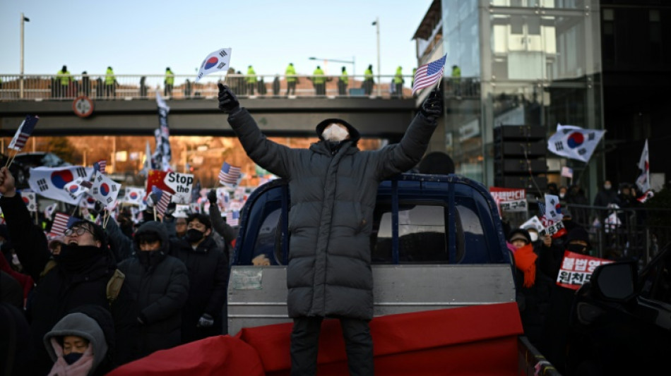 South Korea investigators in standoff to arrest President Yoon