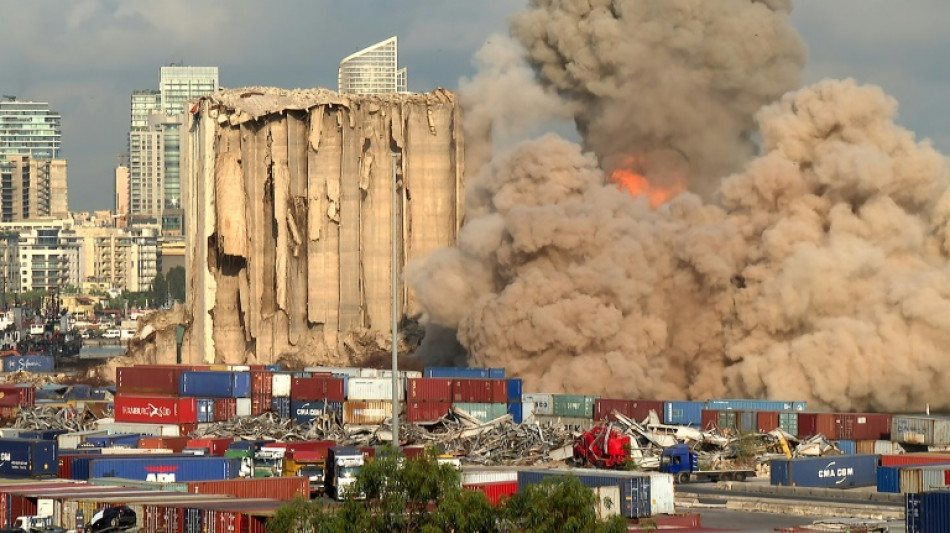 Se derrumba otra parte de los silos del puerto de Beirut