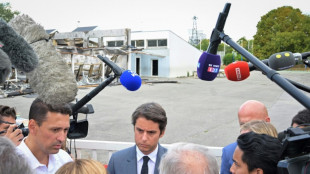 Pour son 1er déplacement, Attal se rend dans une école détruite lors des émeutes