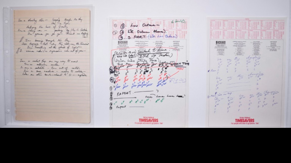 Exponen manuscritos de Freddie Mercury en Nueva York antes de subastarlos en Londres