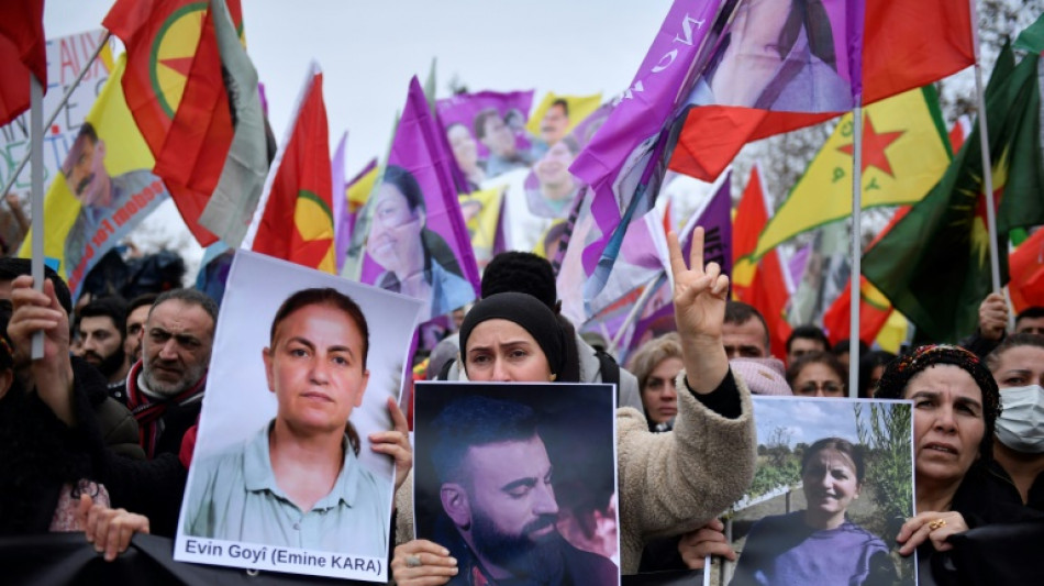 Kurdes tués à Paris: la motivation raciste du suspect retenue, violences à la marche d'hommage