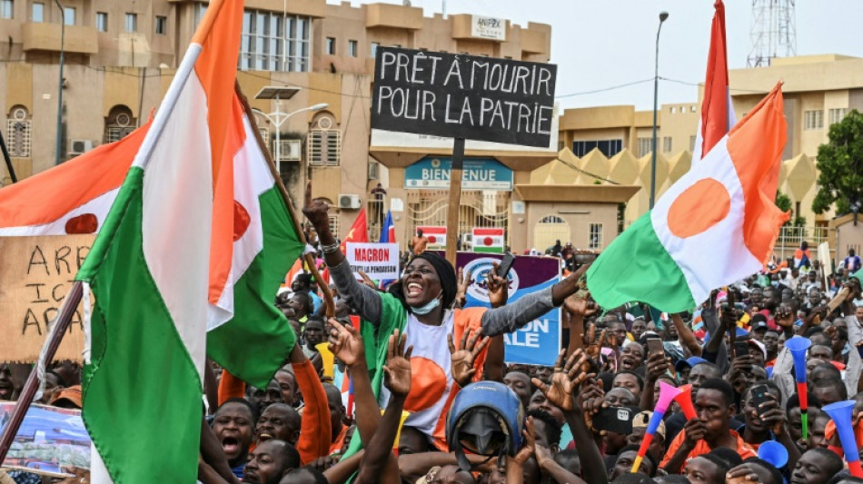 Niger: le régime promet une transition de trois ans maximum, manifestation de soutien à Niamey  