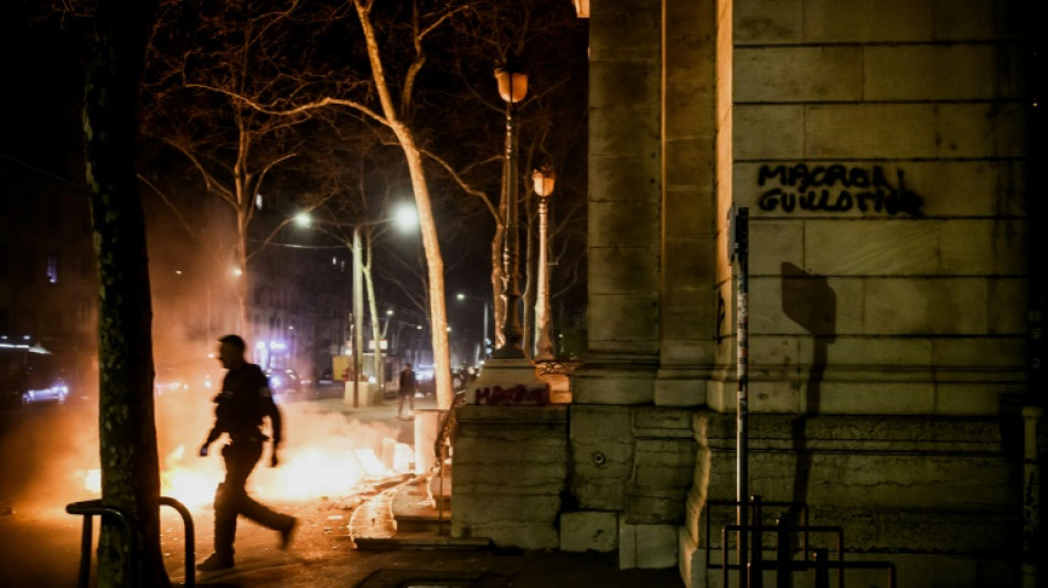 France bans pension protests opposite parliament