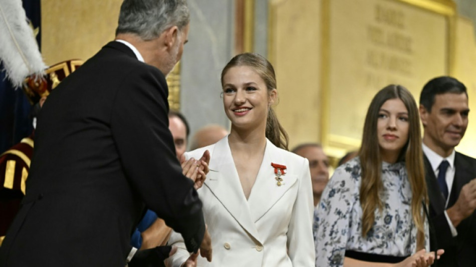 La princesse Leonor, héritière du trône espagnol, jure fidélité à la Constitution