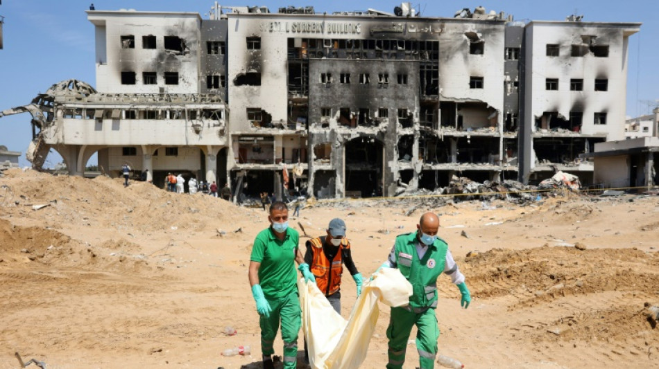 L'"insoutenable" recensement des victimes dans les ruines d'un hôpital de Gaza