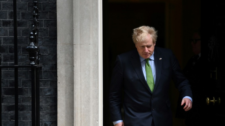 Revers dans les urnes pour Boris Johnson, miné par les scandales