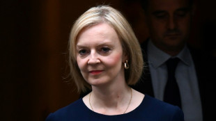 Désavouée par les marchés, Liz Truss assume ses baisses d'impôts