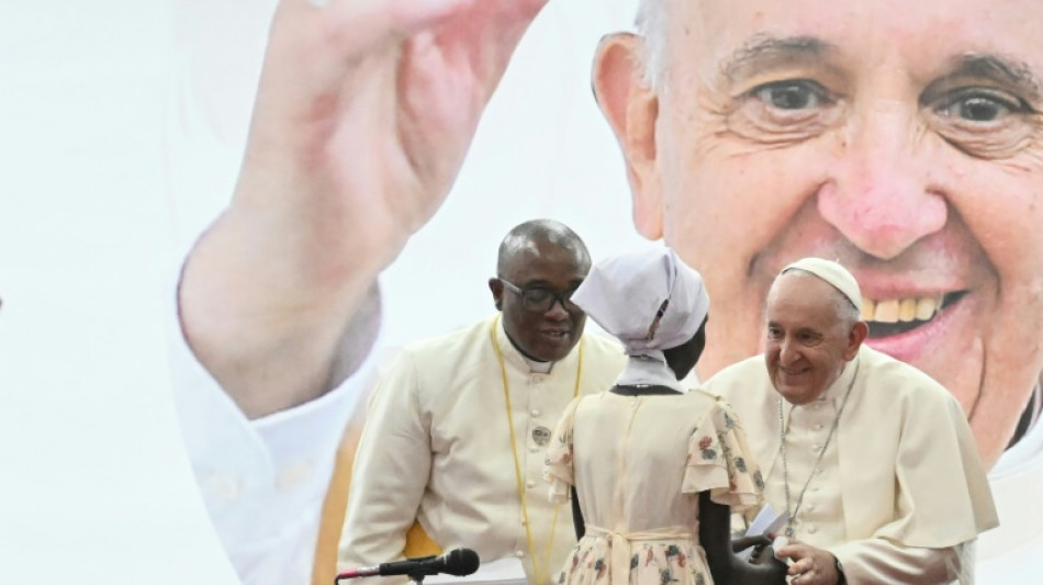 Pope meets victims of war on South Sudan peace pilgrimage