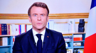 Voeux: Macron appelle à "l'unité de la nation", confirme la réforme des retraites en 2023