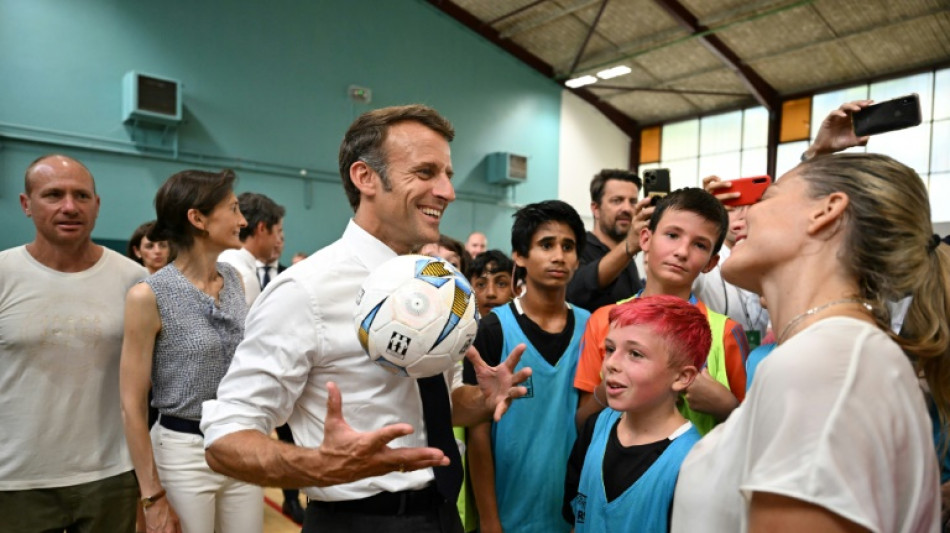 A 200 jours des Jeux, Macron appelle les Français à faire du sport "chaque jour"