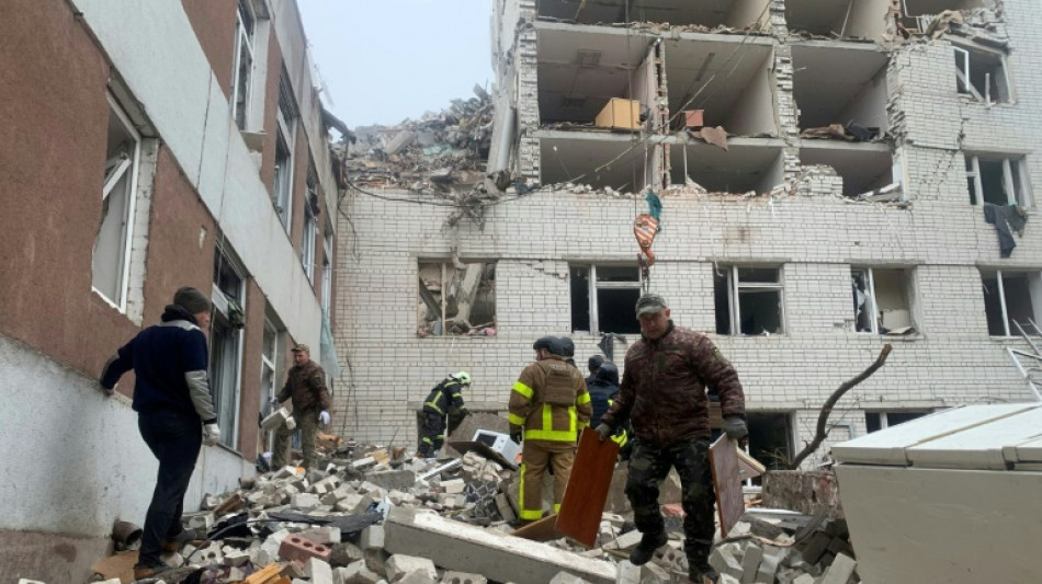 Ukraine: 11 morts dans une triple frappe russe sur une grande ville du nord