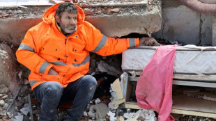 El dolor de un padre: la foto de AFP símbolo del terremoto en Turquía y Siria