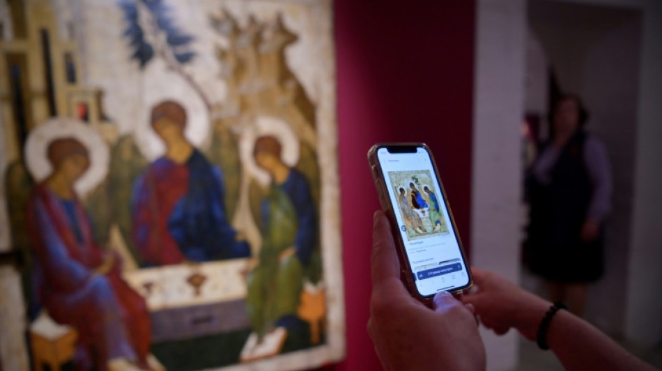 Putin gifts historic treasures to church amid Ukraine campaign