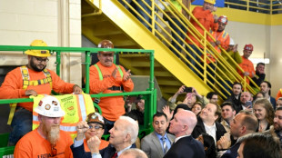 Biden avec des "cols bleus", pour prolonger l'élan de son discours au Congrès