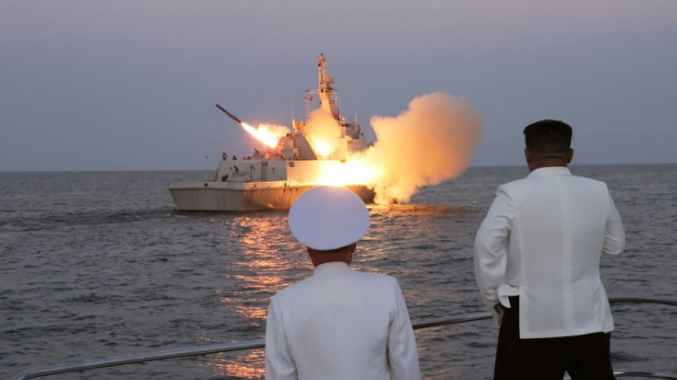 Corée du Nord: Kim assiste à un test de missiles de croisière stratégiques