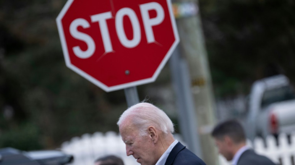 A un an de la présidentielle, les sondages accablent Biden