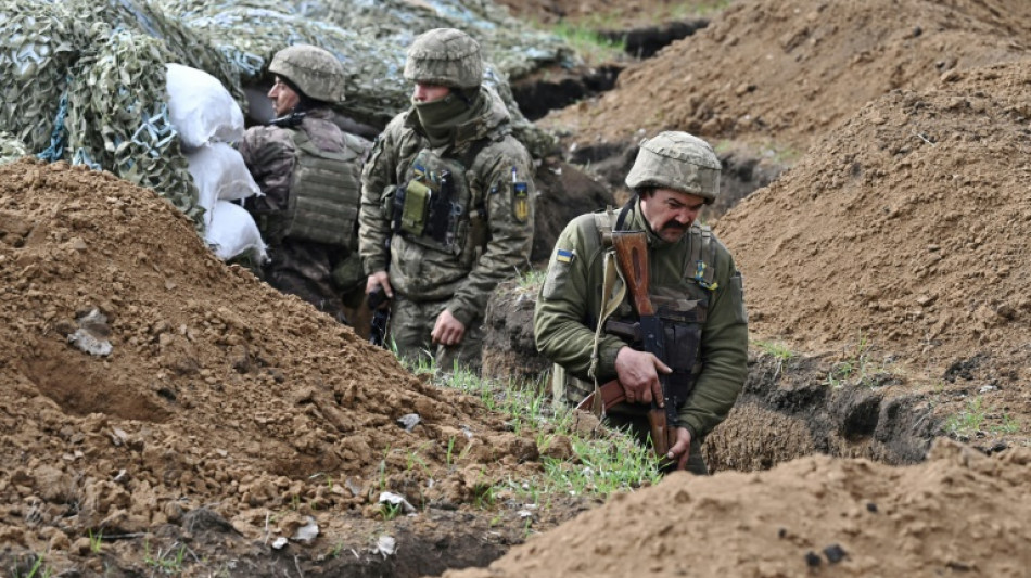 Près de Bakhmout, de nouvelles tranchées en cas de repli ukrainien