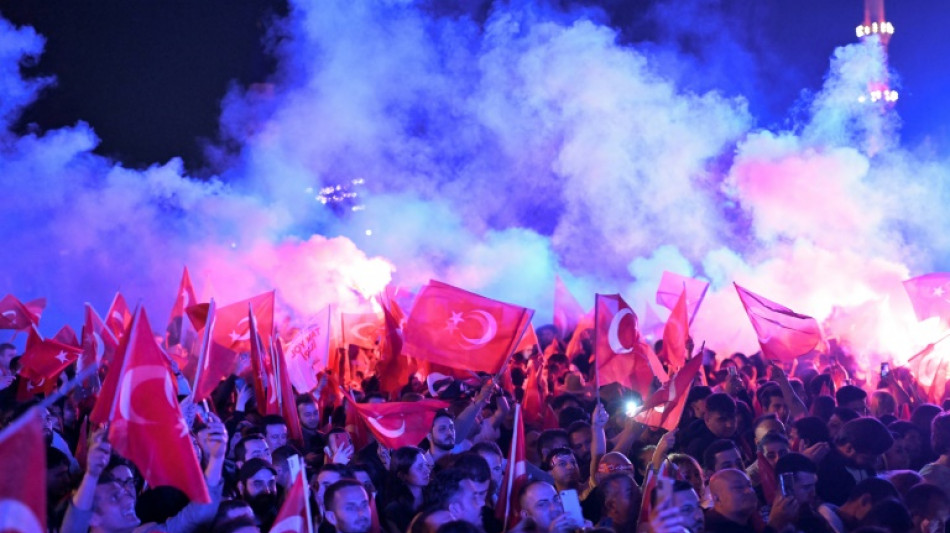 Turquie: Erdogan concède une victoire historique de l'opposition aux municipales