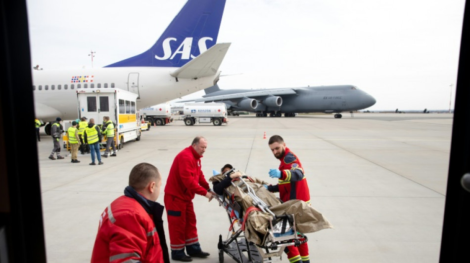 Dans un hôpital volant, l'espoir de jours meilleurs pour des blessés d'Ukraine