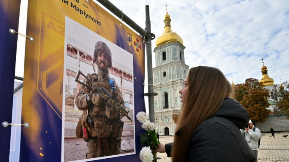 A Kiev, un hommage aux "Anges de Marioupol"