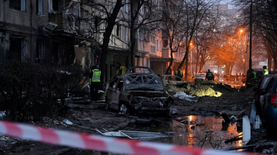 Une attaque russe d'ampleur sur Kiev fait 53 blessés, l'Ukraine en quête d'aide