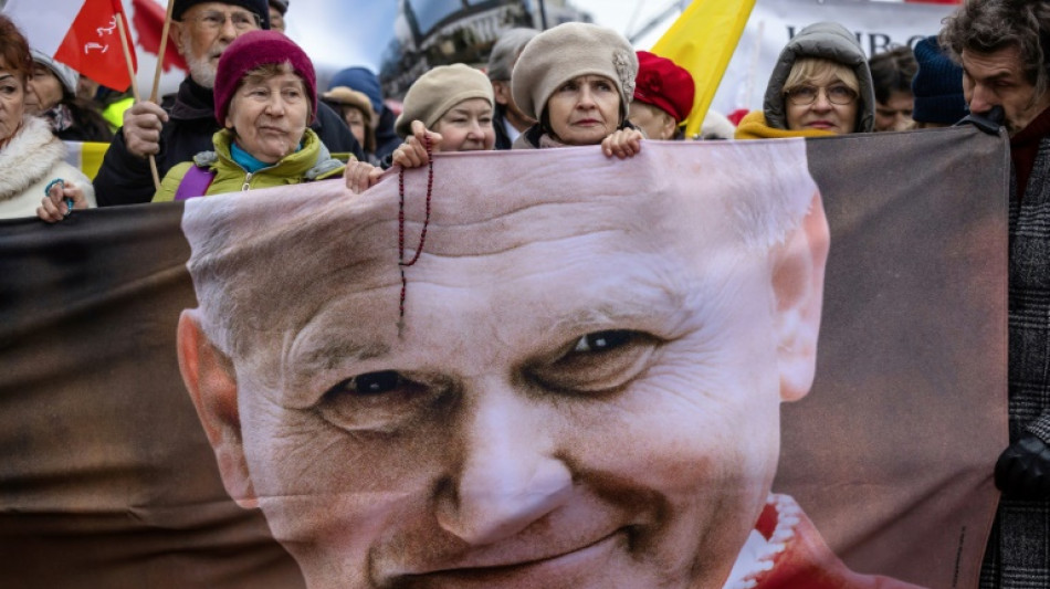 Polish right-wing pins election hopes on John Paul II