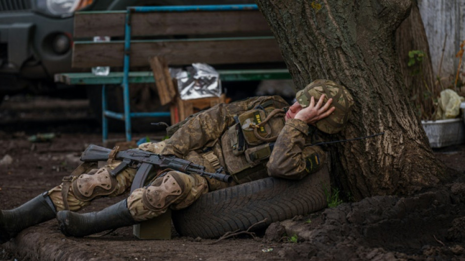 Trench-digging Ukrainian troops targeted by Russian strikes