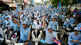 Cambodge: élections sans suspense dimanche, passation en vue entre Hun Sen et son fils