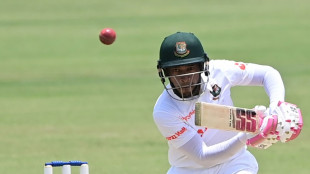 Mushfiqur milestone as Bangladesh reach 385-3 at lunch