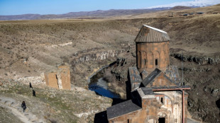 Sur les ruines de l'ancienne cité d'Ani, pont entre Turcs et Arméniens