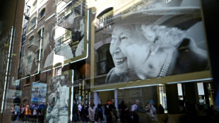 Plus de 24h d'attente pour un dernier salut à Elizabeth II, Charles III ovationné à Cardiff