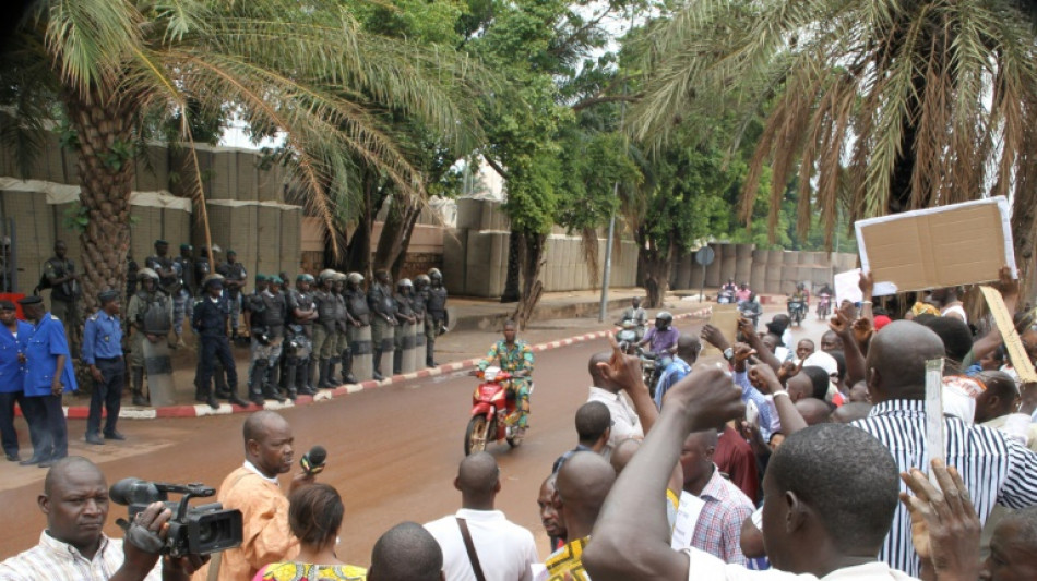 Tensions France/Mali: Paris et Bamako suspendent la délivrance de visas