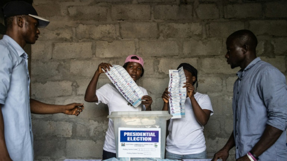 Sierra Leone: le décompte de la présidentielle se poursuit