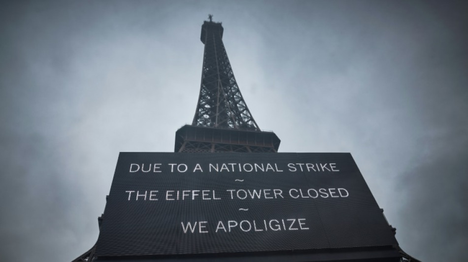 Torre Eiffel é fechada pelo segundo dia seguido por greve de funcionários