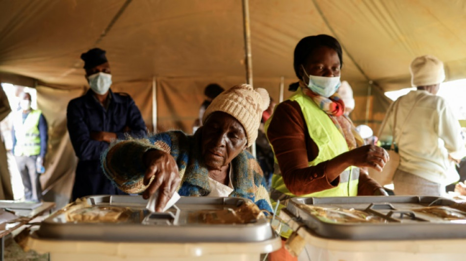 Le Zimbabwe vote dans le calme, son président déterminé à se maintenir