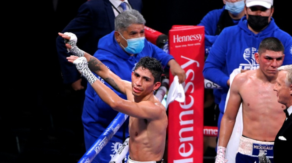 Mexico's Vargas beats Filipino Magsayo for featherweight title