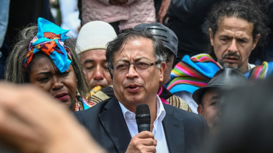 Colombie: Gustavo Petro, premier président de gauche, prête serment